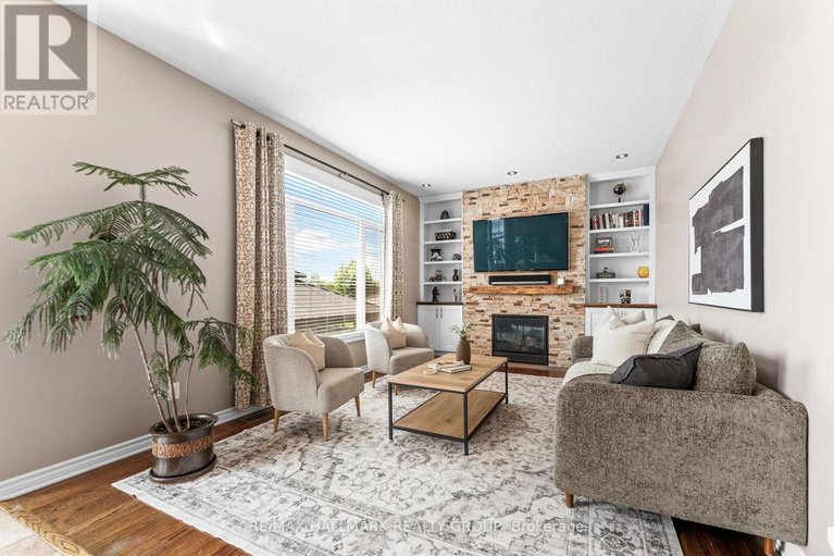 28460424/182-felicity-crescent/mer-bleuebradley-estatesanderson-park/ottawa/ontario/K1W0C2_16