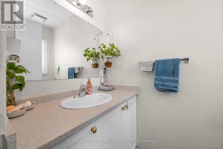 28006993/25a-sonnet-crescent/westcliffe-estates/ottawa/ontario/K2H8W8_11