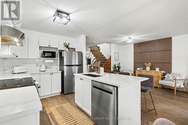 29660608/218-rolling-meadow-crescent/mer-bleuebradley-estatesanderson-park/ottawa/ontario/K1W0B1_9