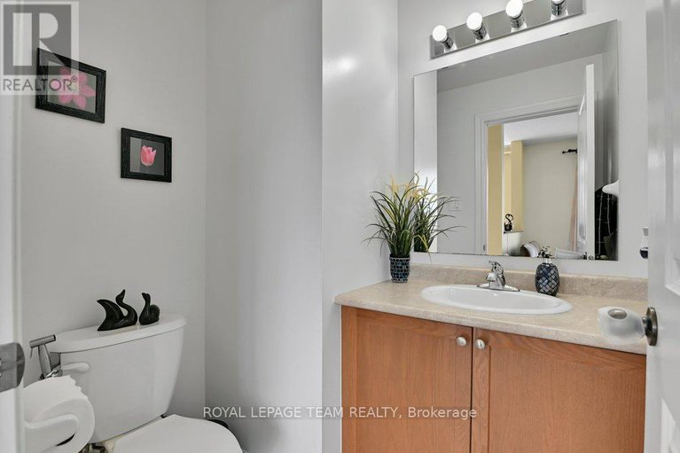 28330795/130-winterhaven-drive/mer-bleuebradley-estatesanderson-park/ottawa/ontario/K1W0H4_9