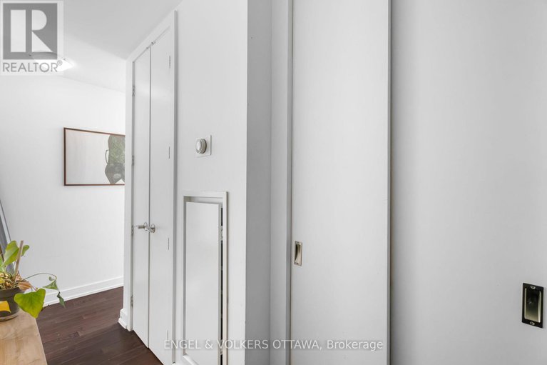 28144696/807-111-champagne-avenue-s/west-centre-town/ottawa/ontario/K1S5V3_16