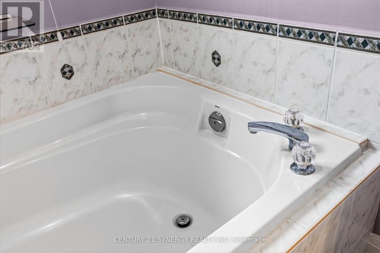 29678242/207-stiver-street/village-of-russell/russell/ontario/K4R1G9_26