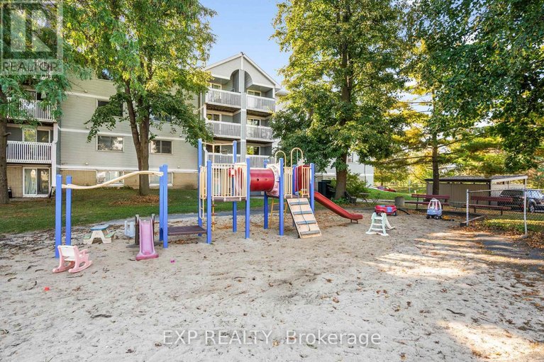 29252198/209-214-viewmount-drive/borden-farmstewart-farmcarleton-heightsparkwood-hills/ottawa/ontario/K2E7X3_18