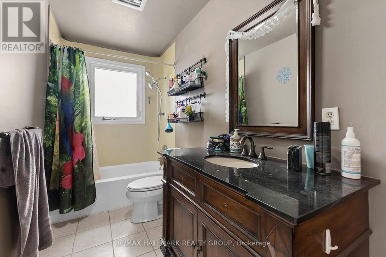 29229707/816-willow-avenue/chatelaine-village/ottawa/ontario/K1E1C7_7