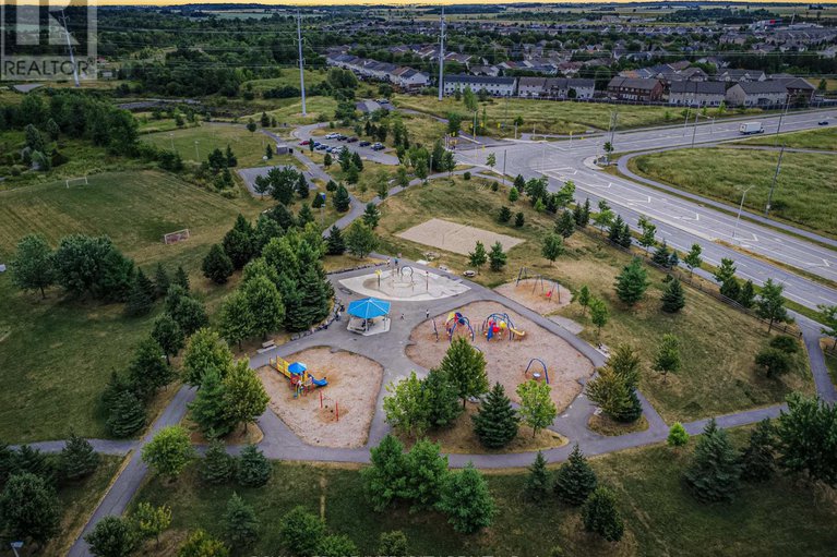 28809017/2093-bergamot-circle/springridgeeast-village/ottawa/ontario/K4A4R4_46
