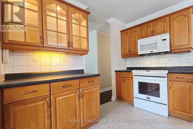 28842722/38-hadley-circle/bells-corners/ottawa/ontario/K2H6N9_13