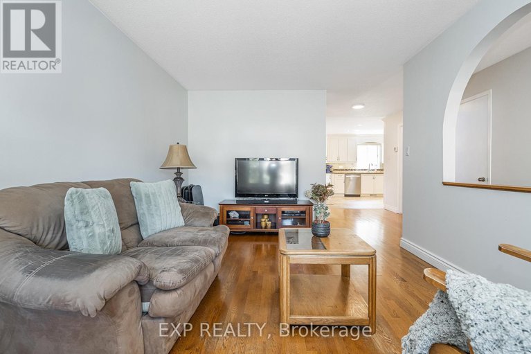 28799326/6084a-vineyard-drive/convent-glen/ottawa/ontario/K1C2M5_5