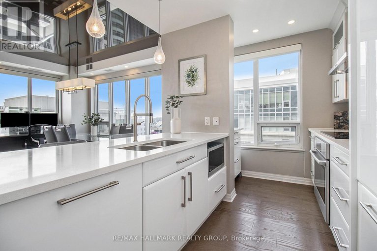 28223628/2706-195-besserer-street/sandy-hill/ottawa/ontario/K1N7J6_10