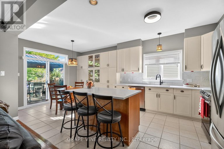 28879792/823-scala-avenue/notting-hillsummerside/ottawa/ontario/K4A4M2_18