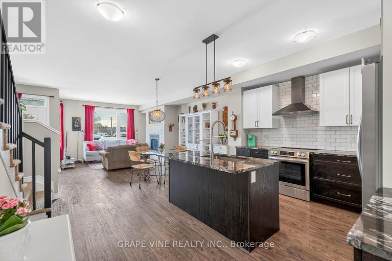 29642085/650-fisher-street/north-grenville-twp-kemptville-south/north-grenville/ontario/K0G1J0_10