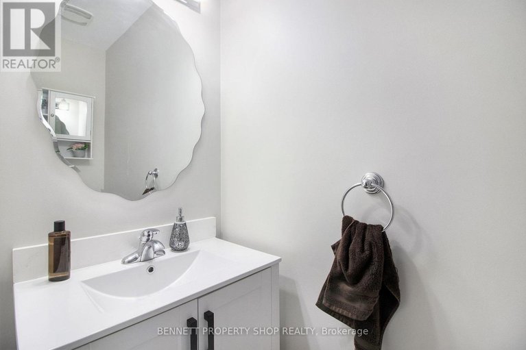 28409527/1015-winterspring-ridge/avalon-east/ottawa/ontario/K4A0S5_7