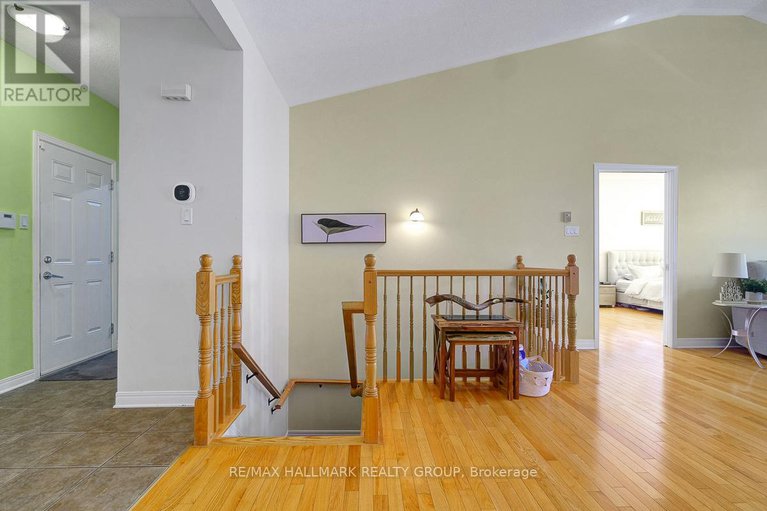 28232415/46-chapelier-private/queenswood-heights-south/ottawa/ontario/K1E3Y1_4