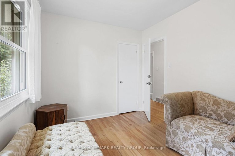 28828151/1986-saunderson-drive/elmvale-acres/ottawa/ontario/K1G2E2_12