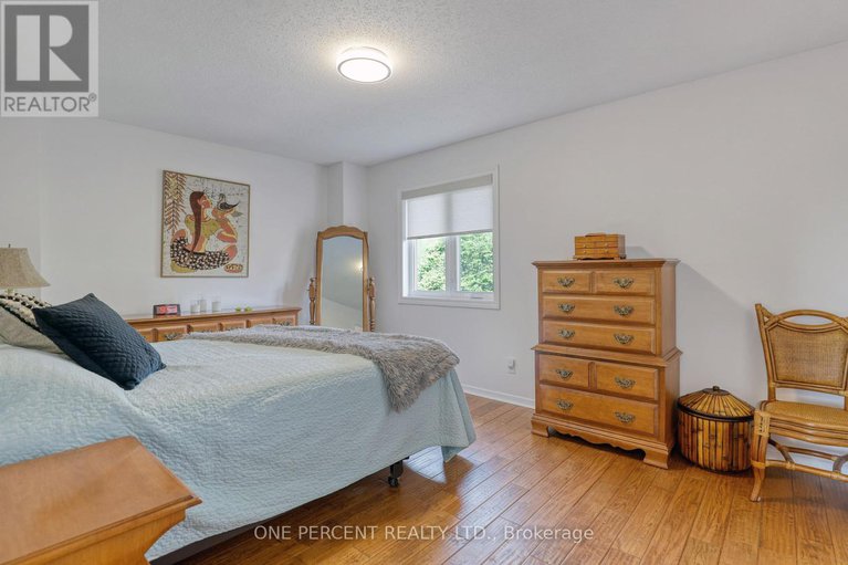 28322814/33-shannondoe-crescent/bridlewood/ottawa/ontario/K2M2H1_20