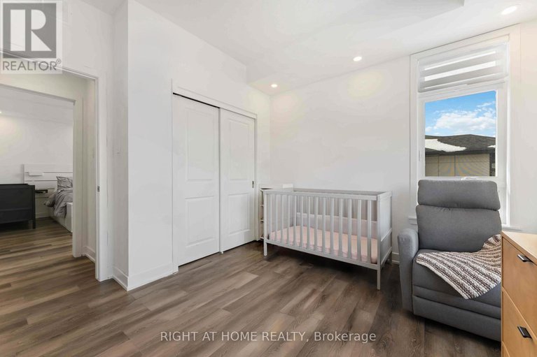 29417771/b-380-rolling-meadow-crescent/mer-bleuebradley-estatesanderson-park/ottawa/ontario/K1W0S1_14