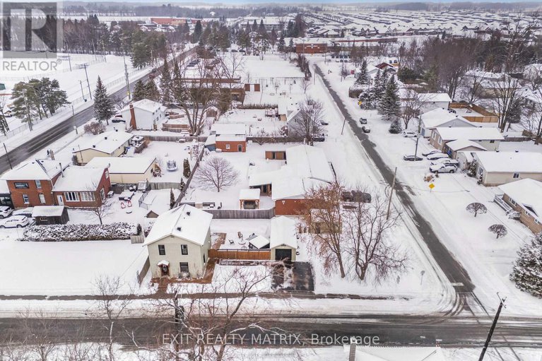 29323609/291-maple-street/village-of-russell/russell/ontario/K4R1B3_31