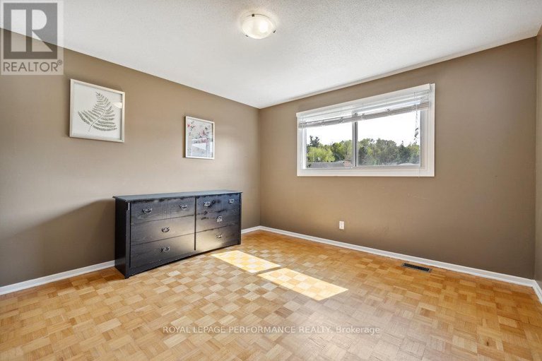 28308473/2045-deerhurst-court/beacon-hill-north/ottawa/ontario/K1J8H2_31