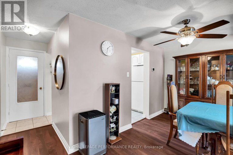 28226531/1752-lafrance-drive/queenswood-heights-south/ottawa/ontario/K1E2H2_11