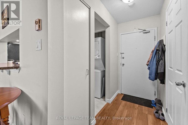 29603328/214-270-brittany-drive/viscount-alexander-park/ottawa/ontario/K1K4M3_4