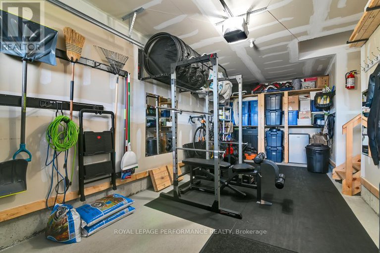 28973137/22-verglas-lane/mer-bleuebradley-estatesanderson-park/ottawa/ontario/K1W0P5_32