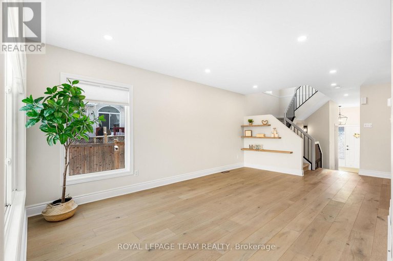 29425119/1925-windwood-place/chapel-hill/ottawa/ontario/K1C7K7_9