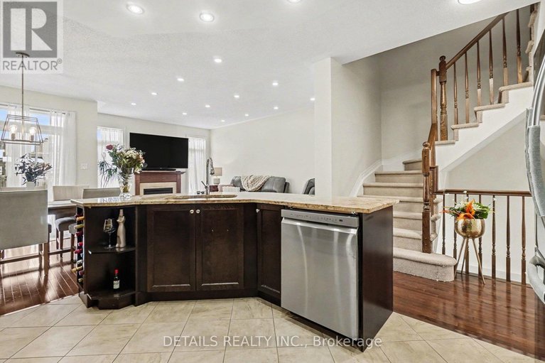 29483719/112-whispering-winds-street/mer-bleuebradley-estatesanderson-park/ottawa/ontario/K1W0B7_11