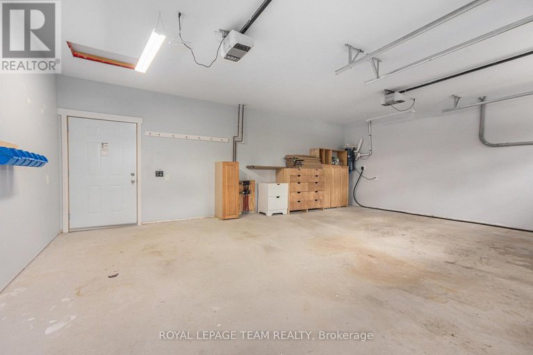 28579914/4517-roger-stevens-drive/rideau-twp-south-to-roger-stevens-drive/ottawa/ontario/K7A4S6_29