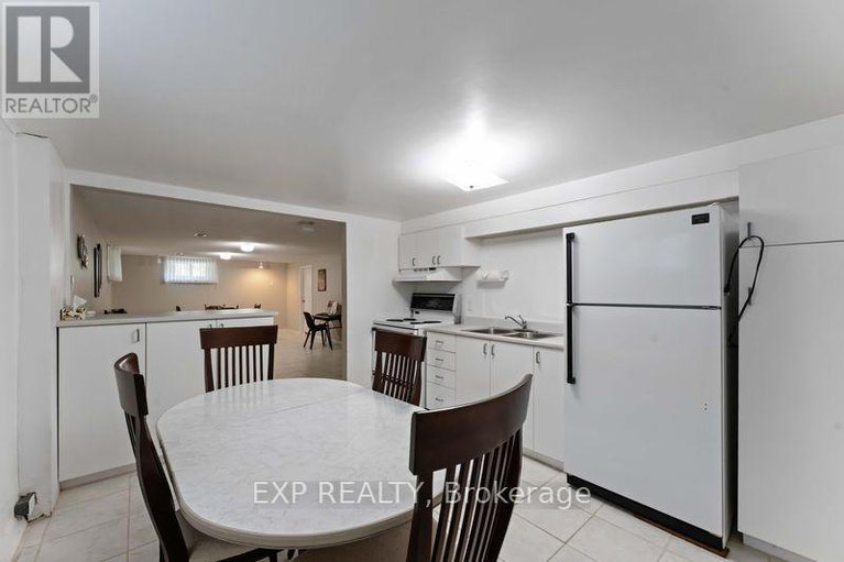 28608756/6-lyall-street/city-viewskylinefisher-heightsparkwood-hills/ottawa/ontario/K2E5G6_22