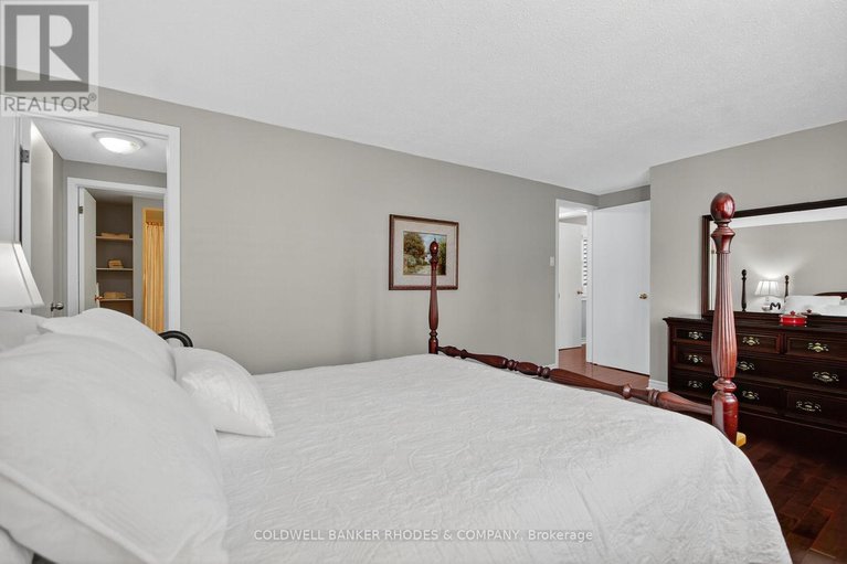 29154469/8-confederation-private/mooneys-bayriverside-park/ottawa/ontario/K1V9W6_20