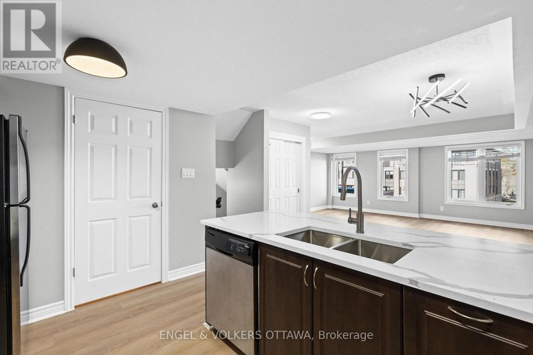 29165857/42-261-titanium-private/convent-glen-north/ottawa/ontario/K1C0A5_9