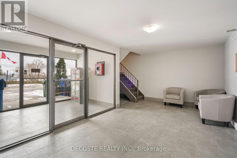 29311542/209-220-kenyon-street-w/alexandria/north-glengarry/ontario/K0C1A0_2