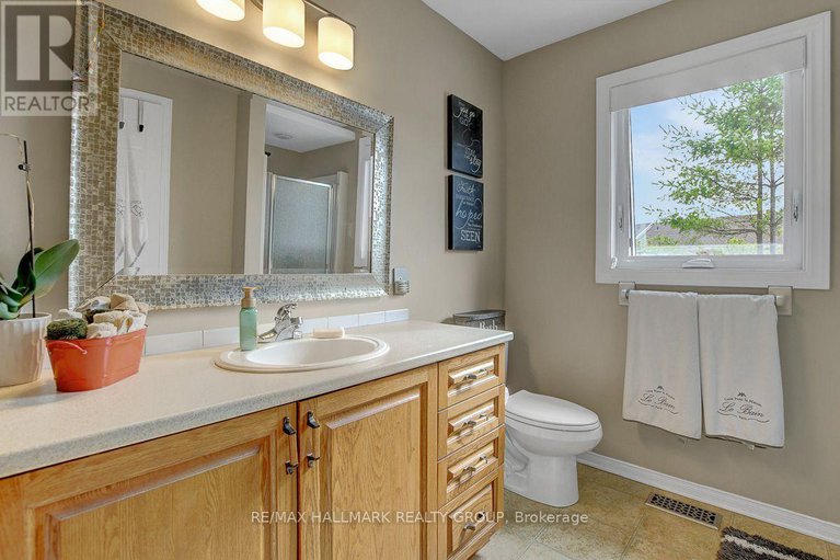 29023597/230-greenridge-street/chapel-hill/ottawa/ontario/K1C7R8_22