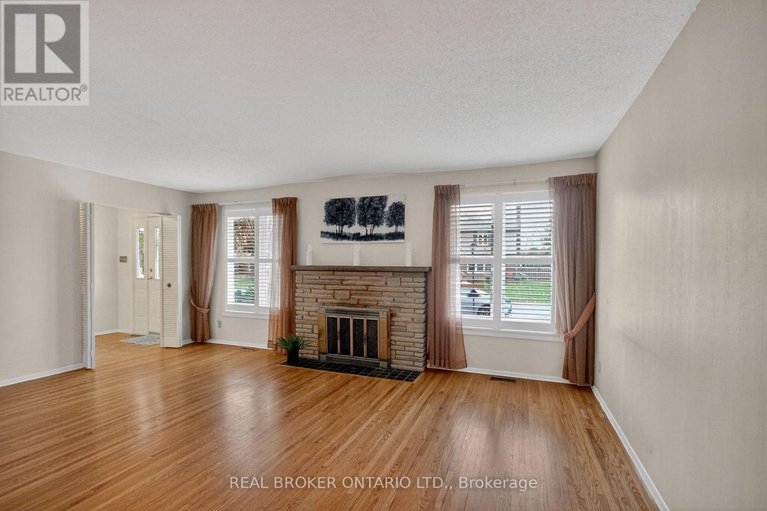 29078632/89-country-lane-w/glencairnhazeldean/ottawa/ontario/K2L1J4_5