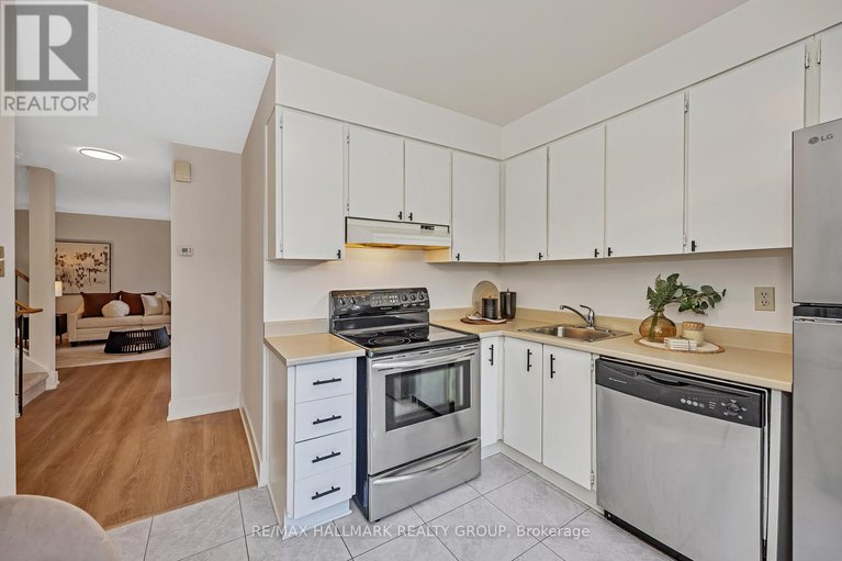 29051310/698-malibu-terrace/courtland-park/ottawa/ontario/K2C3T8_15