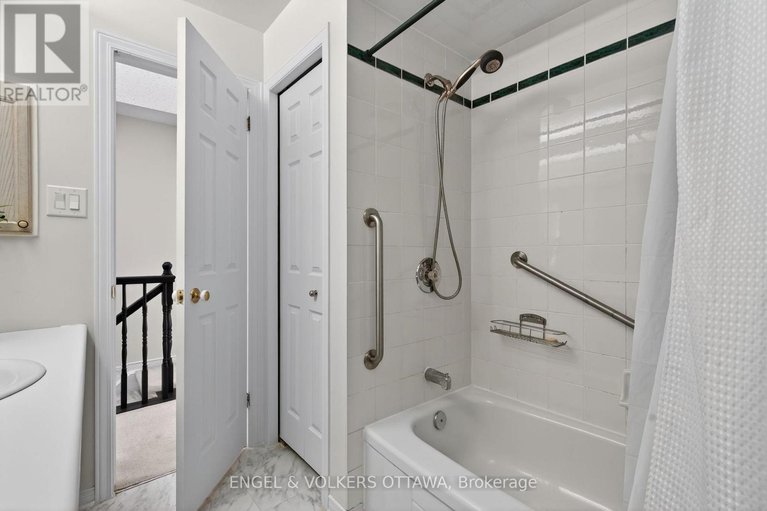 29679351/211-briston-private/hunt-club-park/ottawa/ontario/K1G5R5_22