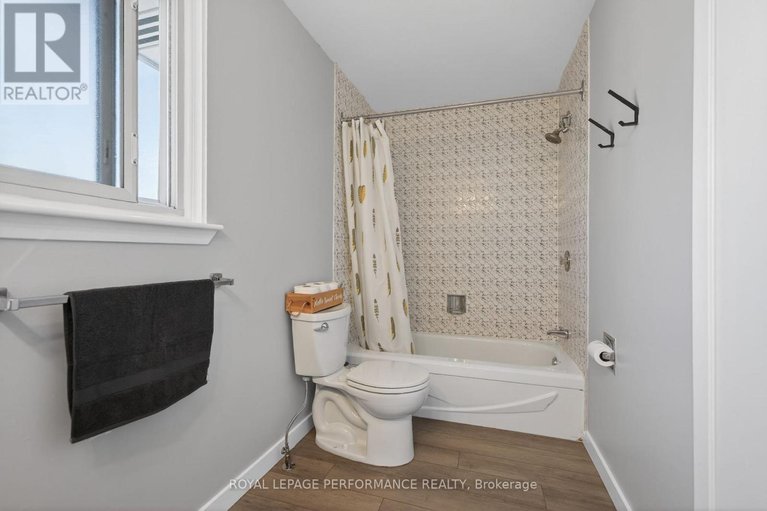 29668804/31-northpark-drive/blackburn-hamlet/ottawa/ontario/K1B3R7_34