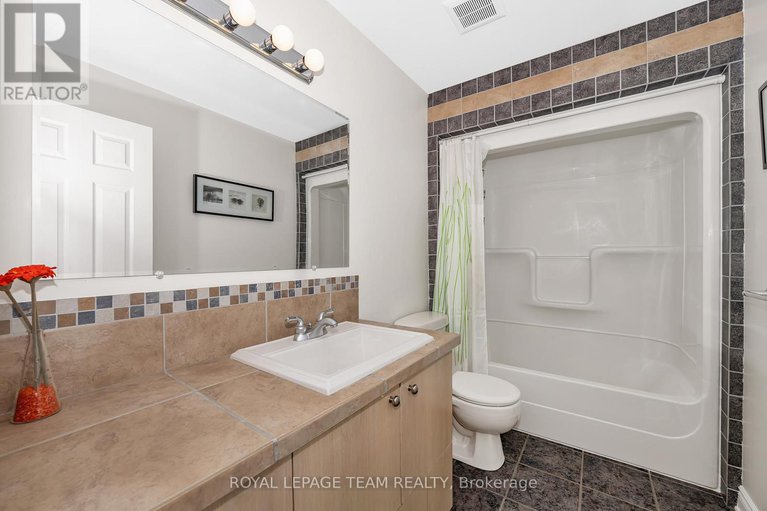 28614857/17-kolo-drive/remainder-of-stittsville-area/ottawa/ontario/K0A1B0_25