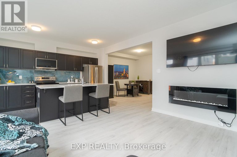 28798703/676-quilter-row/goulbourn-twp-from-franktown-rdsouth-to-rideau/ottawa/ontario/K0A2Z0_11