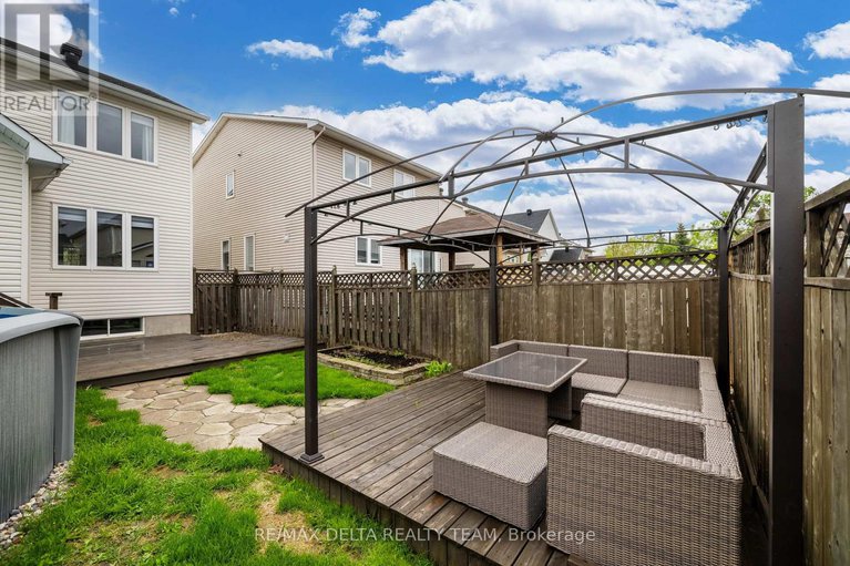 28543683/1591-winterport-way/fallingbrookpineridge/ottawa/ontario/K4A4C2_46