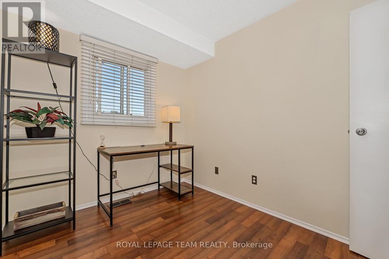 28990501/1844-stonehenge-crescent/pineview/ottawa/ontario/K1B4Z9_30