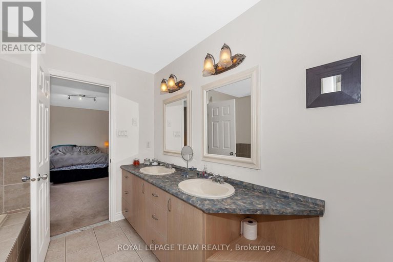 28614857/17-kolo-drive/remainder-of-stittsville-area/ottawa/ontario/K0A1B0_20