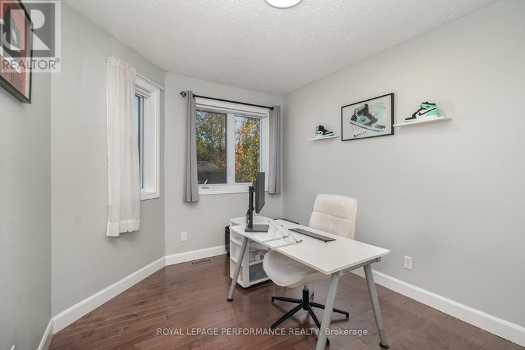 29036096/1150-chimney-hill-way/beacon-hill-south/ottawa/ontario/K1J8Z8_12