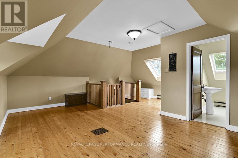 28274254/2043-riverside-drive/faircrest-heights/ottawa/ontario/K1H7X1_24