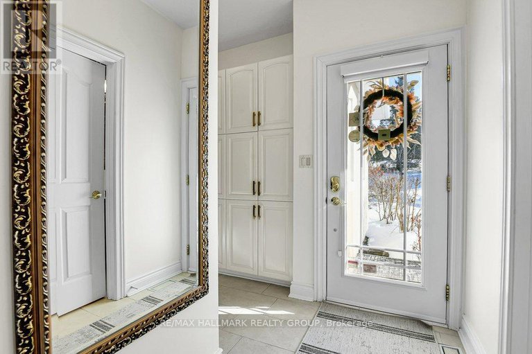 28498840/2680-pierrette-drive/cumberland-estates/ottawa/ontario/K4C1B6_6