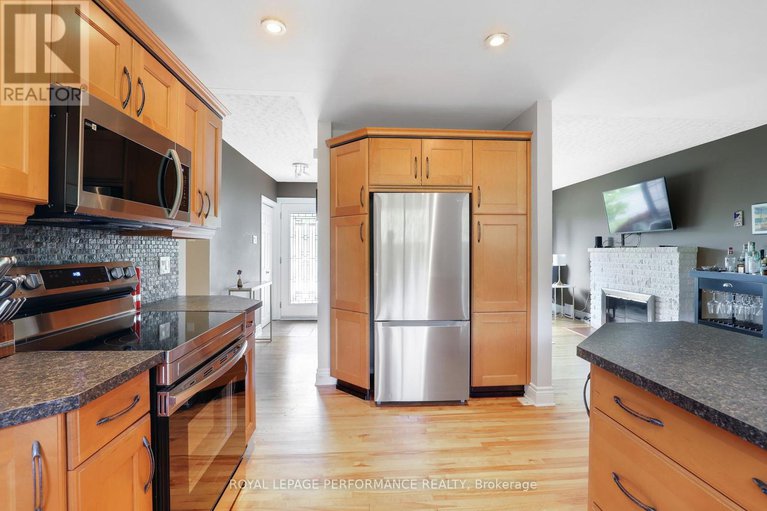 28924054/1347-highgate-road/parkway-park/ottawa/ontario/K2C2Y5_15