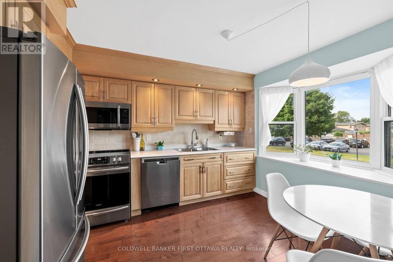 28819610/12-550-straby-avenue/overbrookcastle-heights/ottawa/ontario/K1K1H1_6