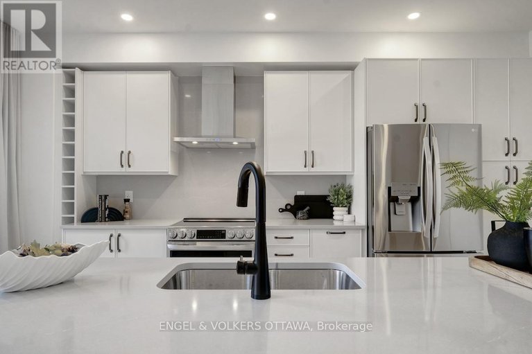 29008801/2006-allegrini-terrace/emerald-meadowstrailwest/ottawa/ontario/K2S2S7_22