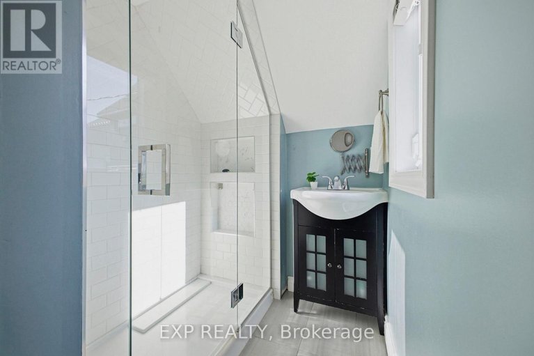 29640321/203-carruthers-avenue/hintonburg/ottawa/ontario/K1Y1N6_21