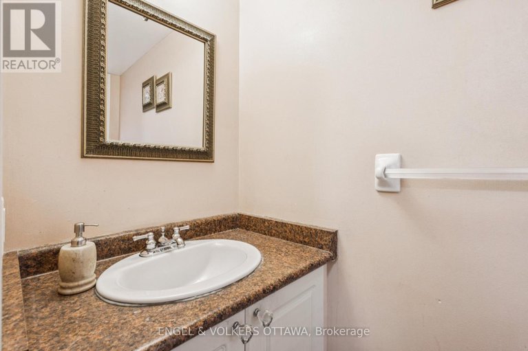 28798692/2213-noblewood-way/orleans-village/ottawa/ontario/K1W1E7_25