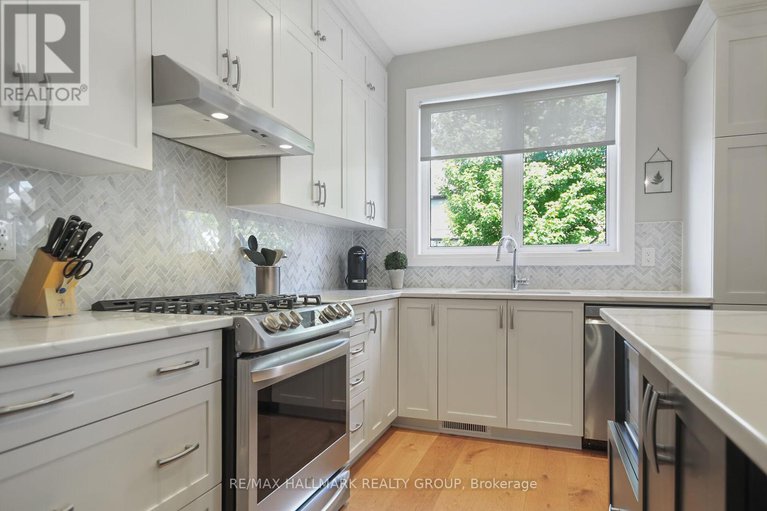 28564030/88-palfrey-way/emerald-meadowstrailwest/ottawa/ontario/K2S1E7_16